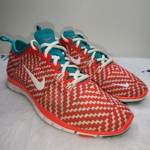 NIKE Free TR Fit 4 Womens Running Shoe Size 7.5 Red Training Sneaker